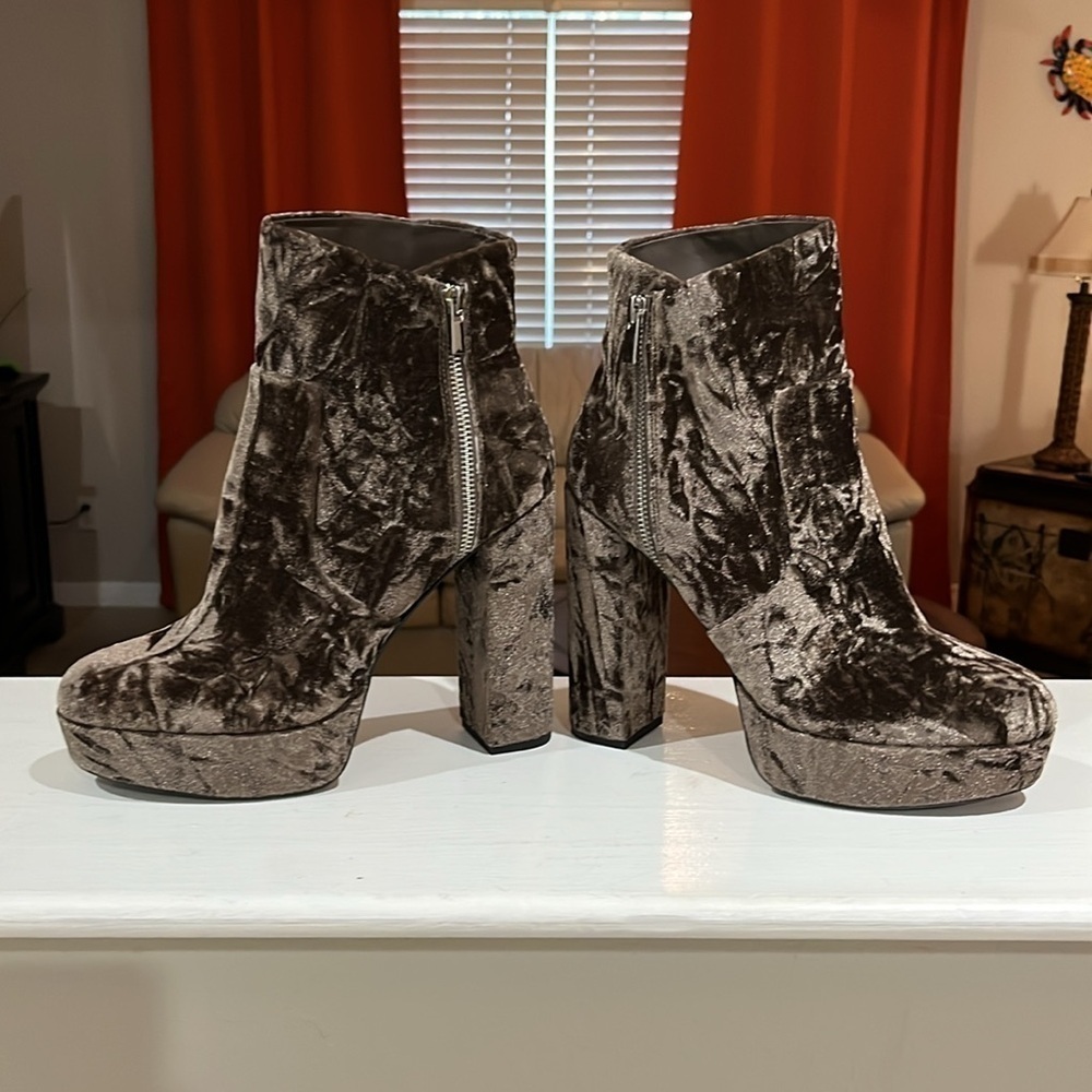 GIANNI BINI  Didier Velvet Platform Block Heel Booties Size 9.5 - Picture 5 of 10